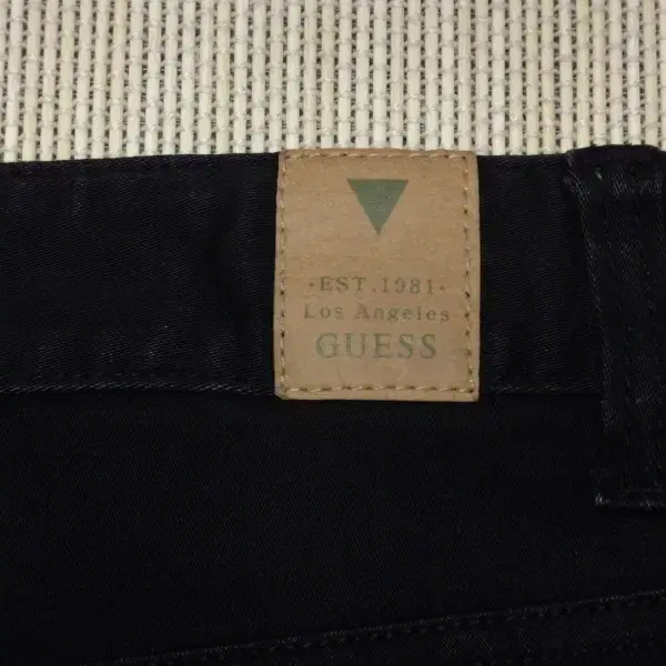 (31in) 게스 GUESS 블랙블랙 스키니 데님팬츠