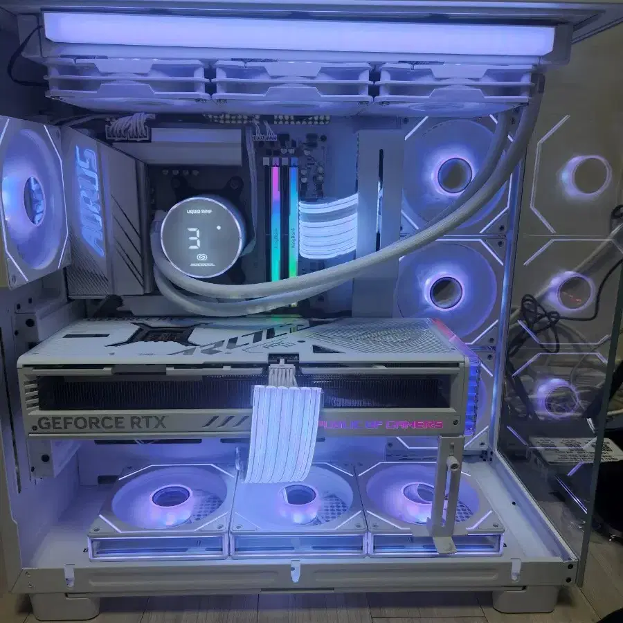 7950X3D RTX4090 아수스 ROG 감성본체