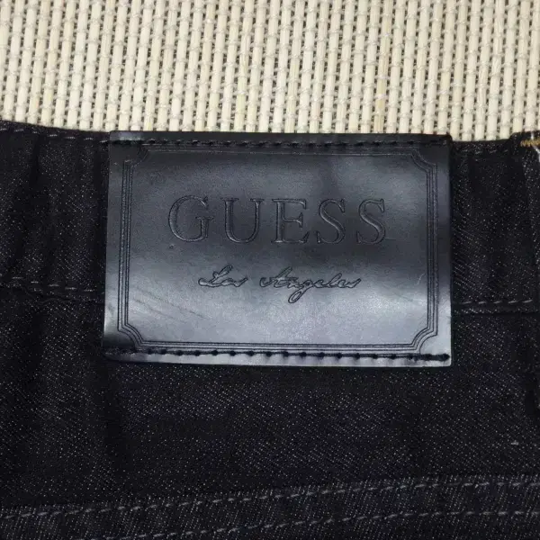 (32in) 게스 GUESS 골드유광 블랙 프린스 청바지