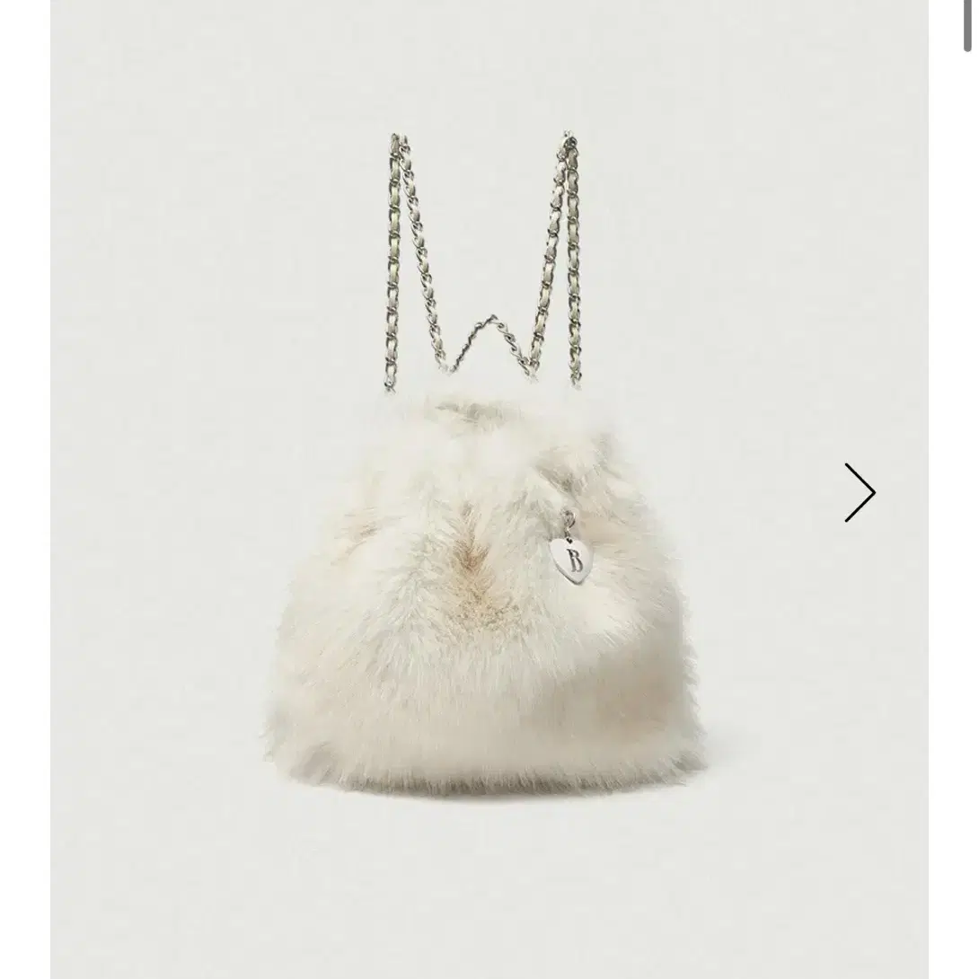 더바넷 백팩 Ivory Fur Drawstring Backpack