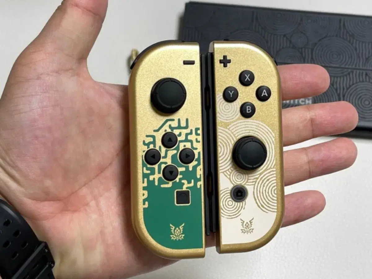 Nintendo Switch OLED Zelda Edition Joy-Con