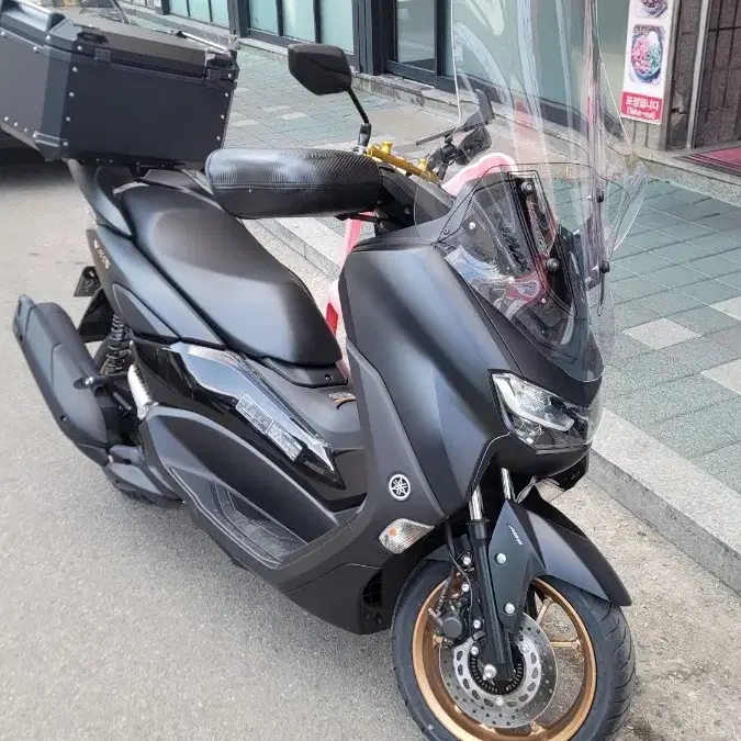 nmax125 블랙 팝니다.