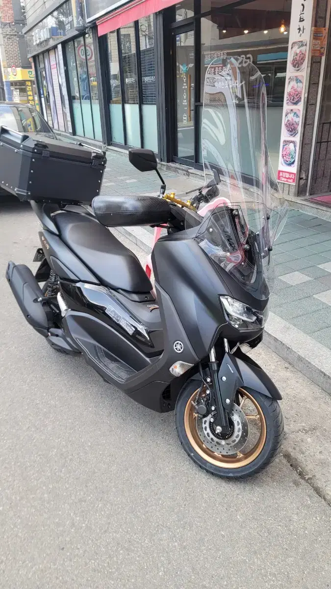 nmax125 블랙 팝니다.