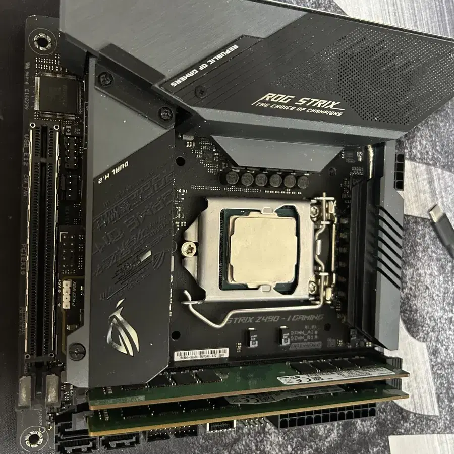 10400 + z490i strix + ddr4 16gb