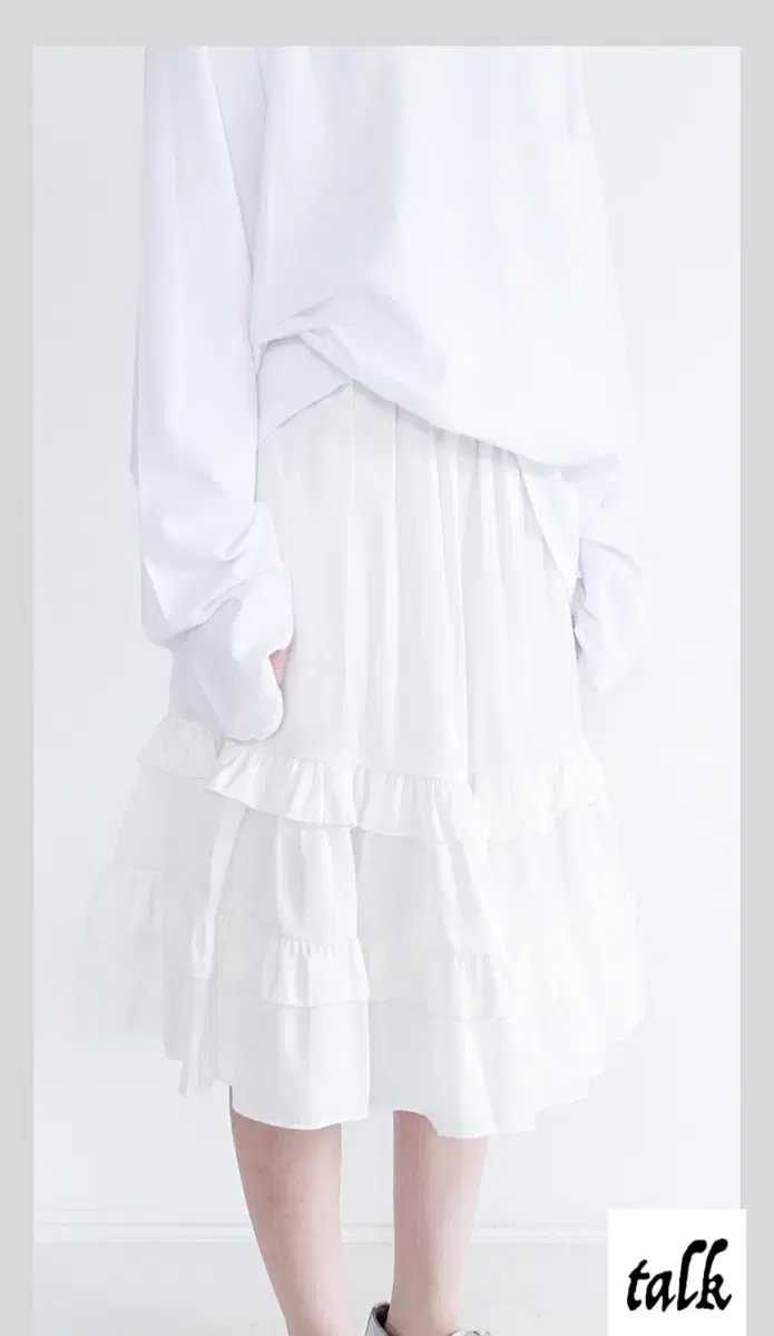 샵페어리 silky frill flare skirt