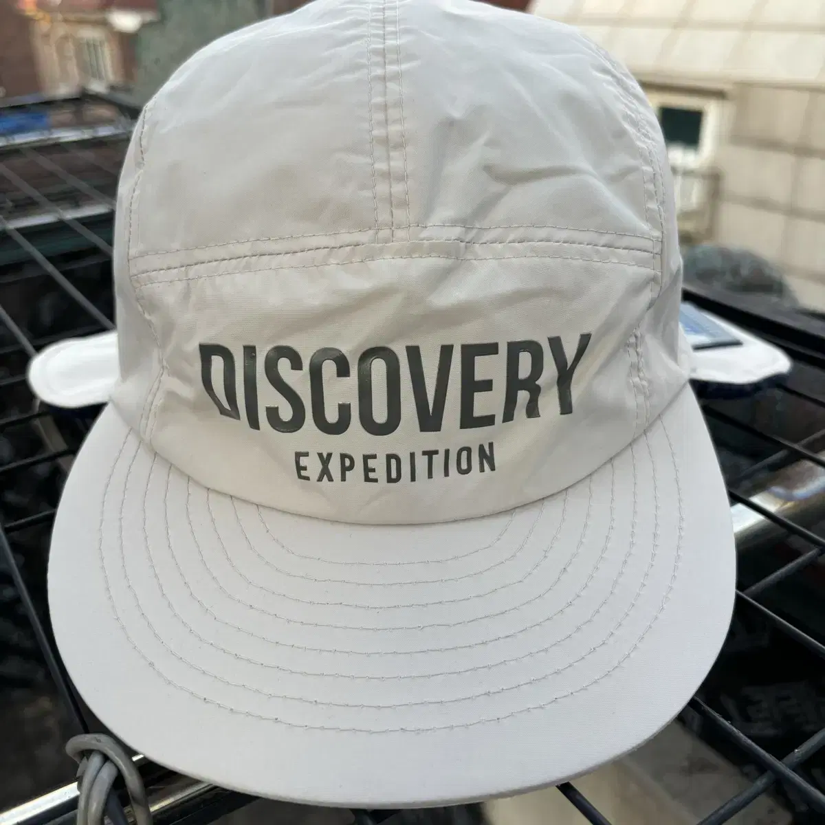 Discovery 디스커버리 나일론 화이트 이어플랩 캡