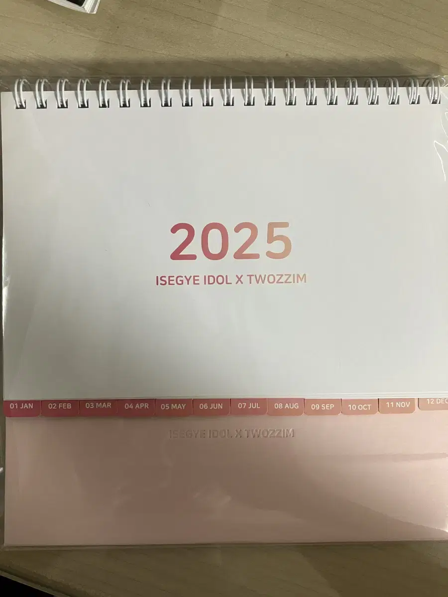 ISEGYE IDOL Doojim Calendar