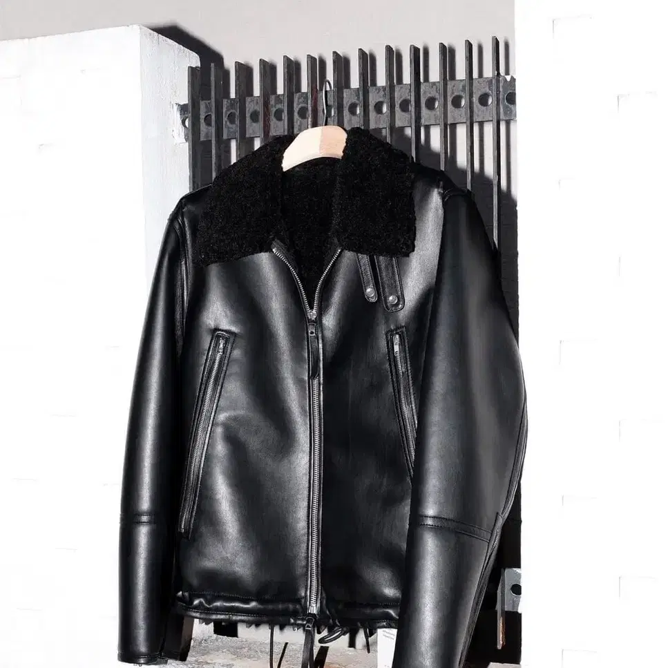 이얼즈어고 / faux leather 무톤 무스탕 블랙 / L