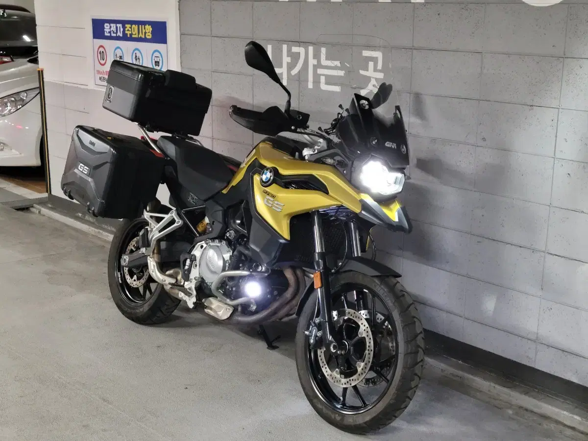 BMW F750GS 짧은 키로수,