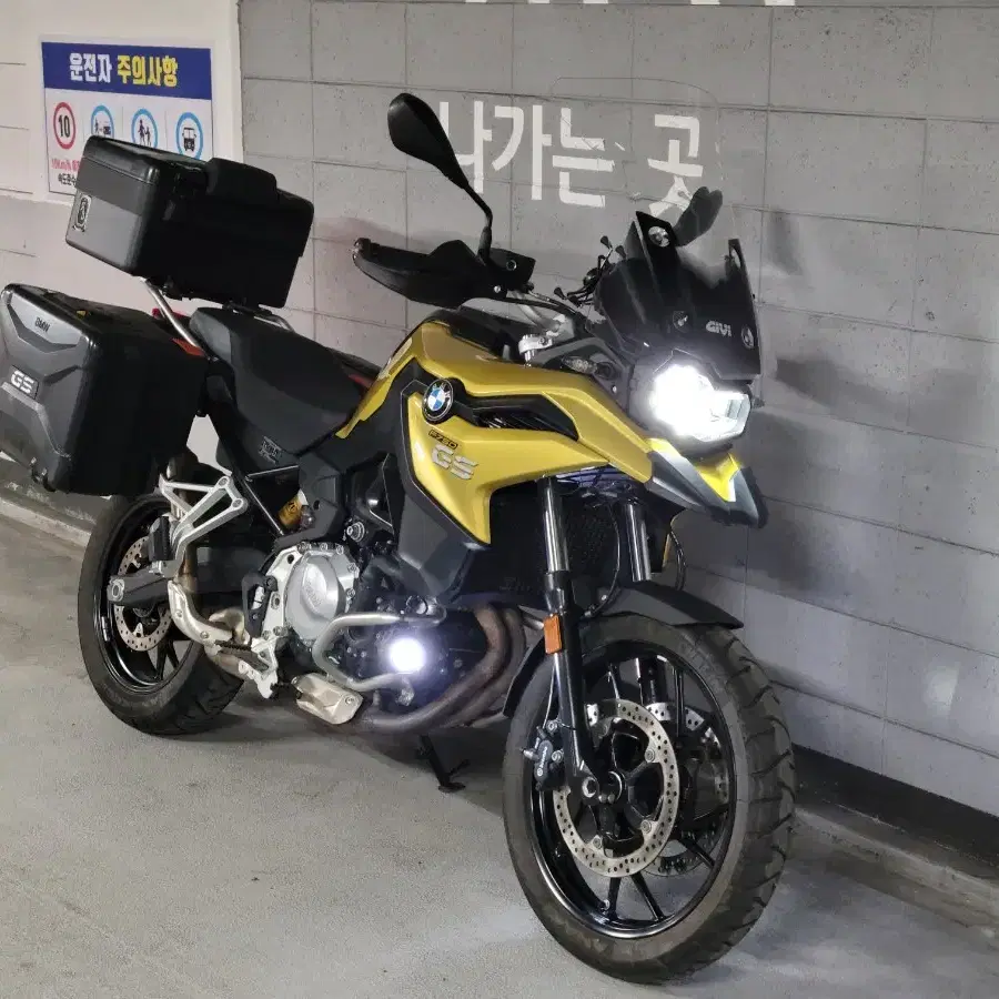 BMW F750GS 짧은 키로수,