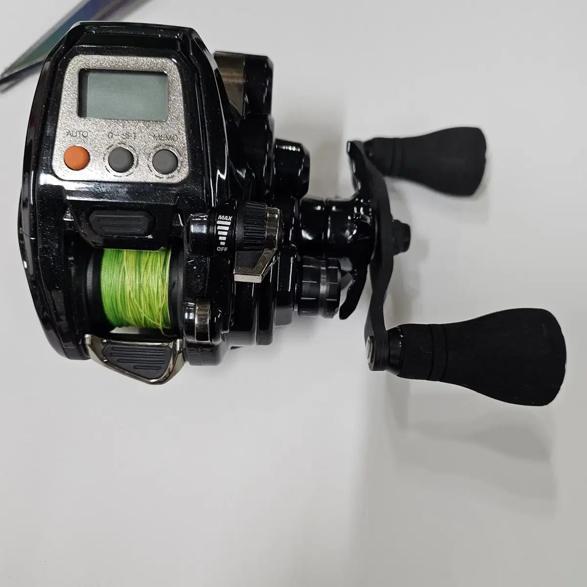 The new KAI XEN 100B right-handed ultra-lightweight electric reel.