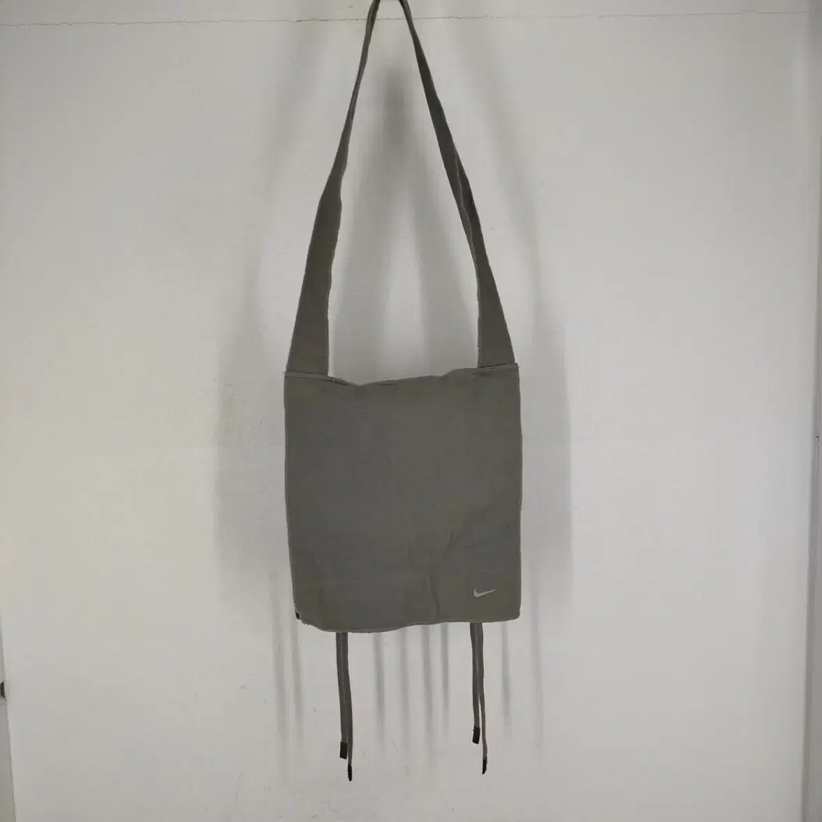 NIKE CONSIDER BAG