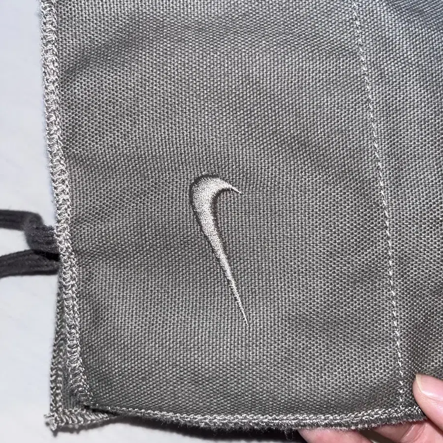 NIKE CONSIDER BAG