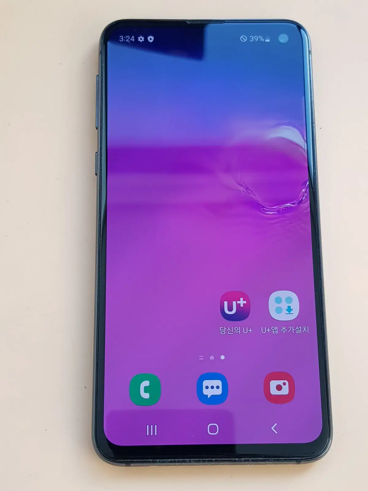 I am selling a clean Galaxy S10E 128G Black (G970)