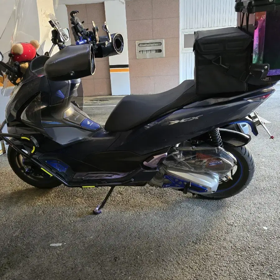 22년식 pcx 팝니다.