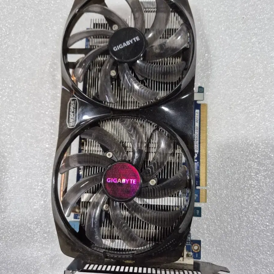 기가바이트 R7 850 1gb