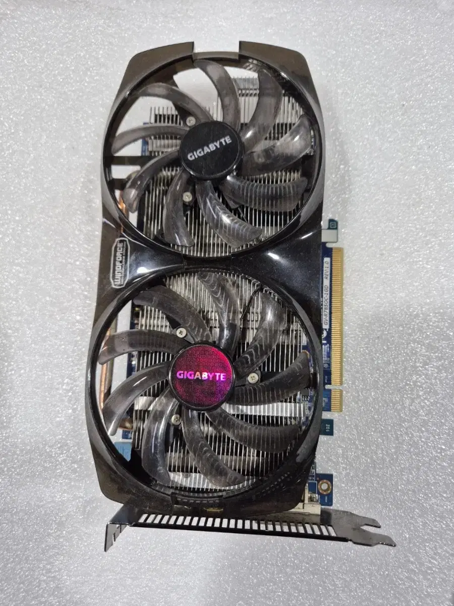 기가바이트 R7 850 1gb