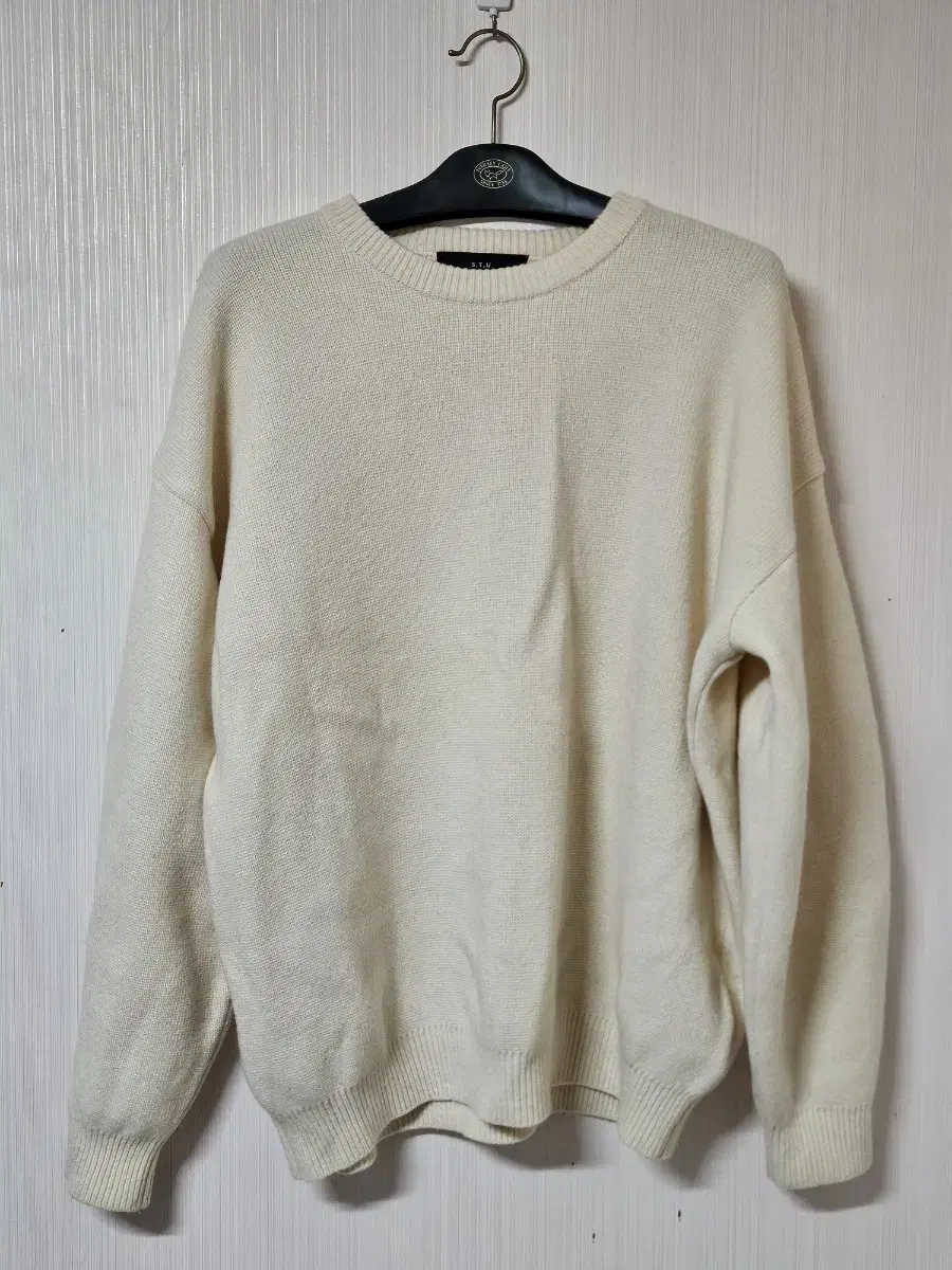 Estee Lauder STU Oversized Lambswool Knit Ivory