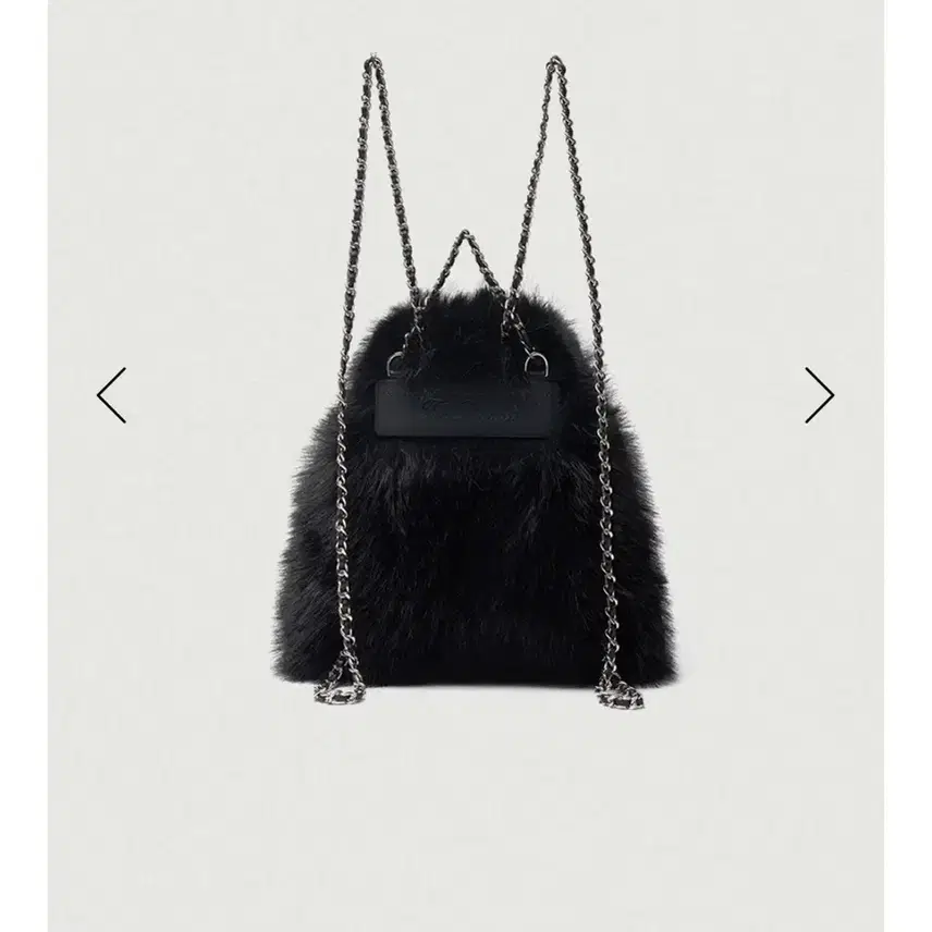 더바넷 퍼백팩 Black Fur Drawstring Backpack