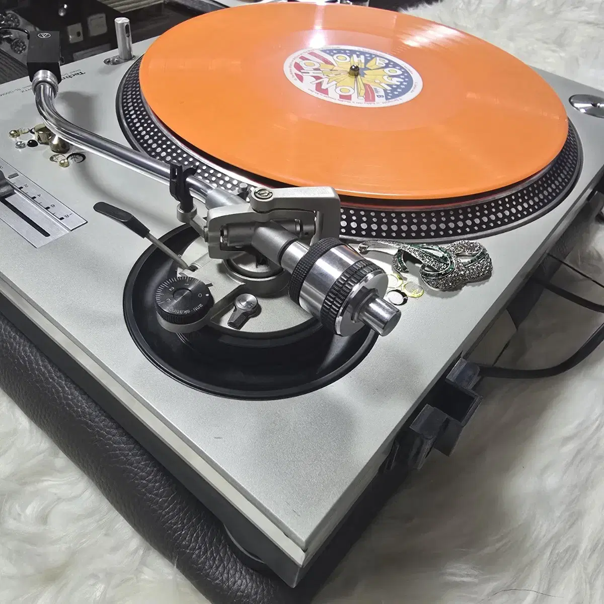 턴테이블 테크닉스 (TECHNICS) SL-1200MK2.