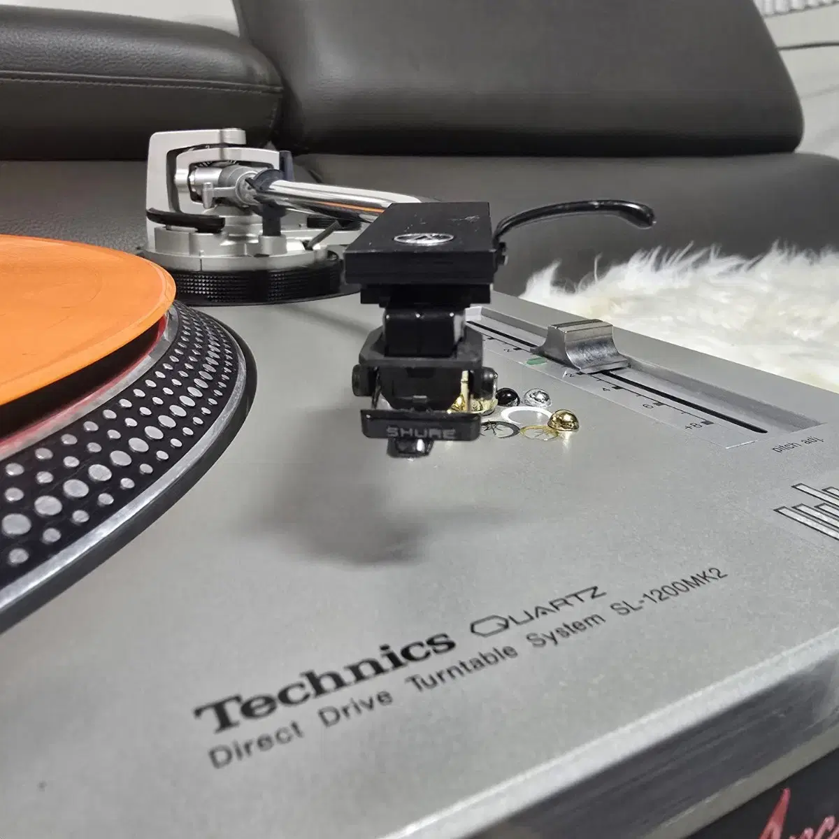 턴테이블 테크닉스 (TECHNICS) SL-1200MK2.