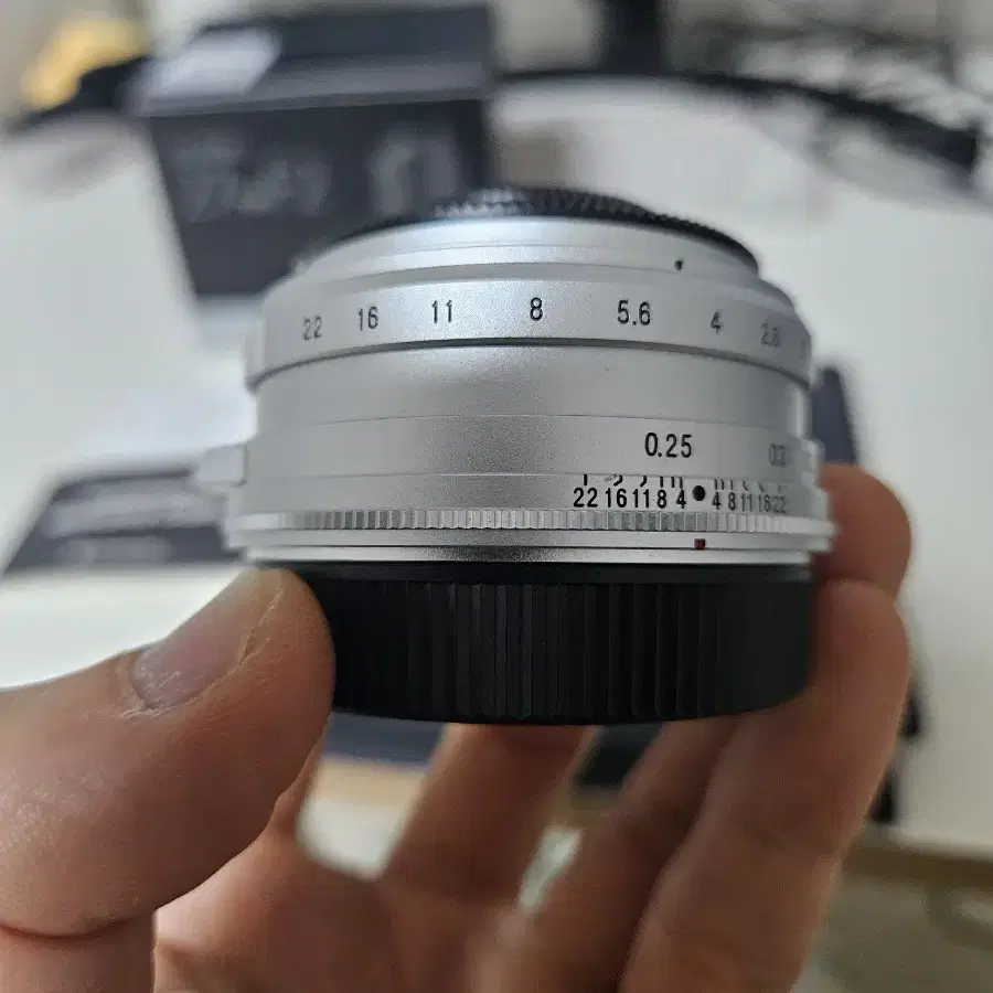 보이그랜더 울트론 27mm f2 x마운트 실버