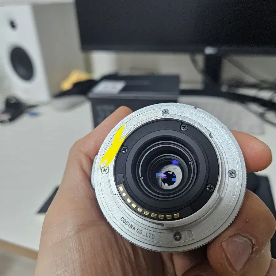 보이그랜더 울트론 27mm f2 x마운트 실버