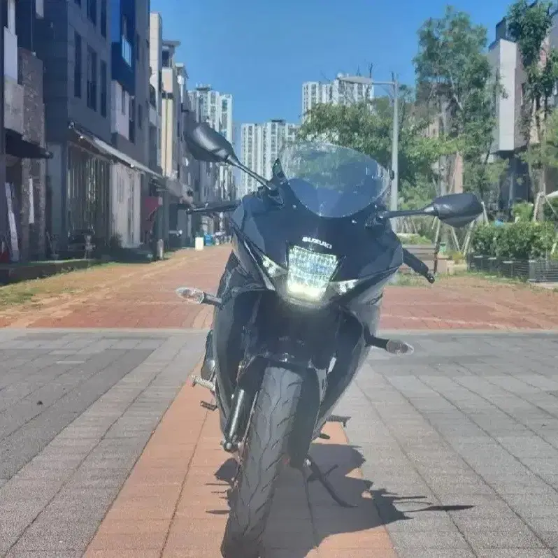 GSX-R125 2021년식 블랙컬러 요시무라 배기튜닝 1만5천 깔끔차량