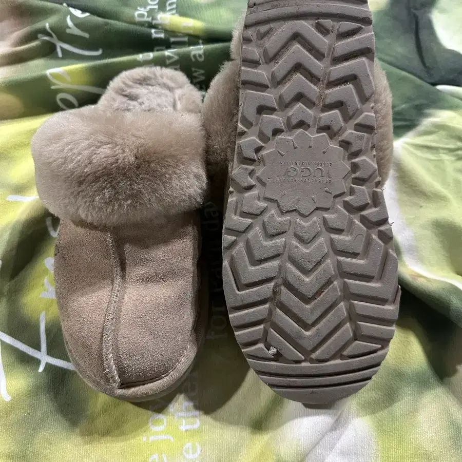 A-5 UGG 어그 슬리퍼 사이즈 245 상태 나쁘지 않아요