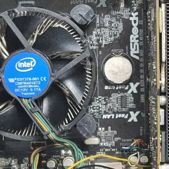 사무 및 인강용 I7 4790K 데스크탑 컴퓨터와 주변기기.