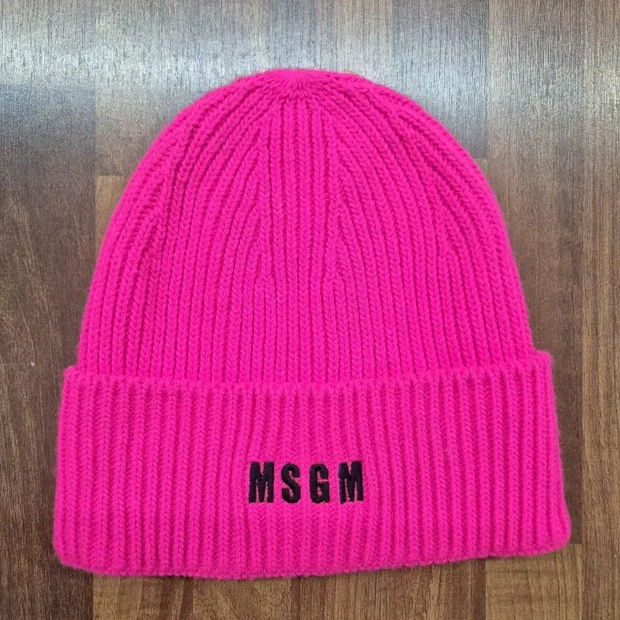 (1회착용)MSGM 로고 자수 비니