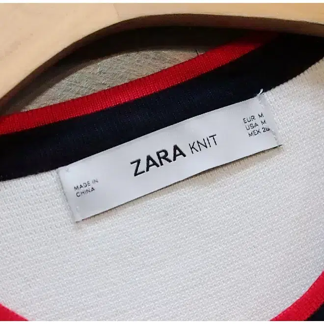 [M] ZARA 자라 콘트라스트 펄 버튼 니트 가디건