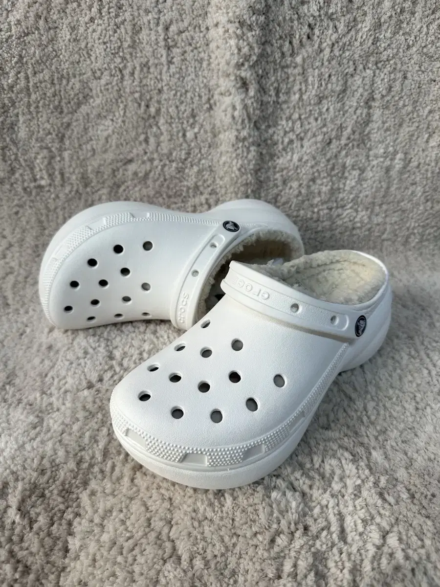 W8 (W) Crocs Classic Platform Lined Clog White