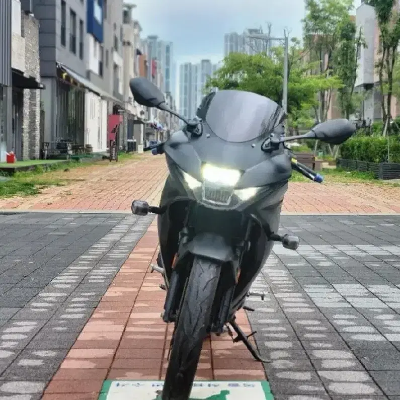 GSX-R125 2019년식 블랙컬러 3만키로수 깔끔차량 판매합니다.