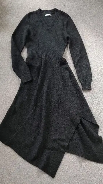 아카네우츠노미야 차콜 그레이 비대칭 니트 원피스 38