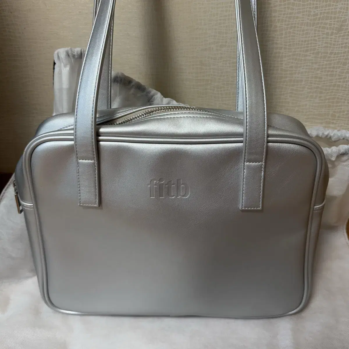 필인더블랭크 숄더백 Trapezoid Middle Shoulder Bag