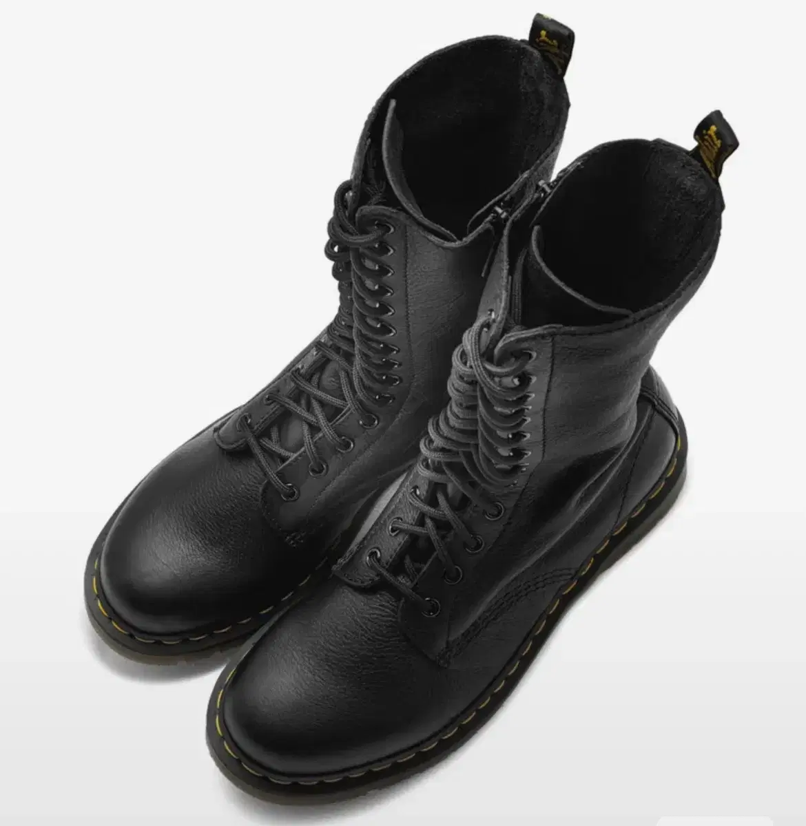 Dr. Martens 1B99 Virginia 14-Hole Boot Black / 11820008