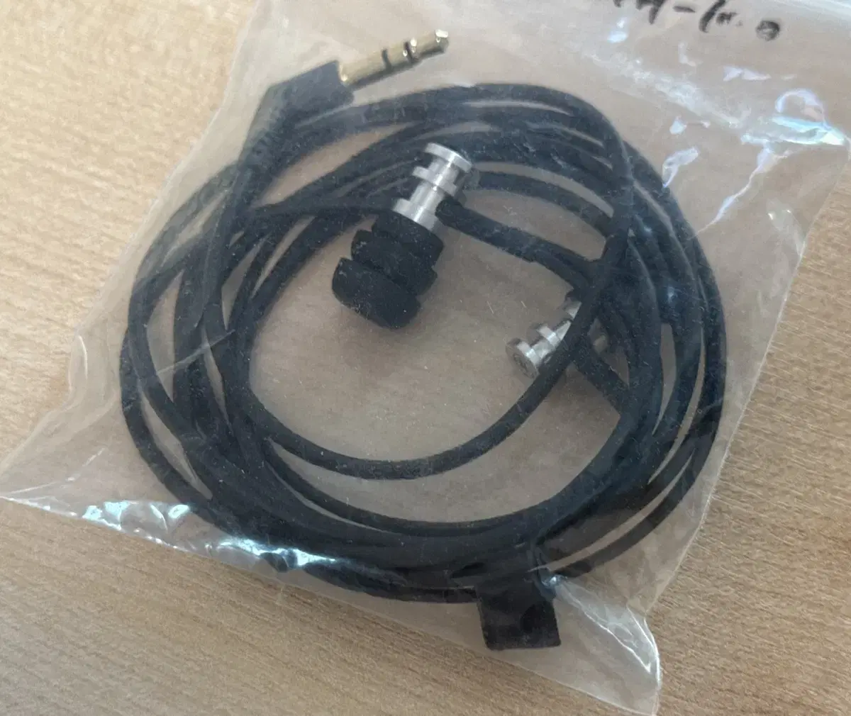 Yamaha EPH-100 flagship earphones