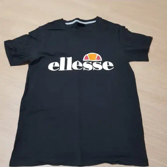 ellesse 반팔티