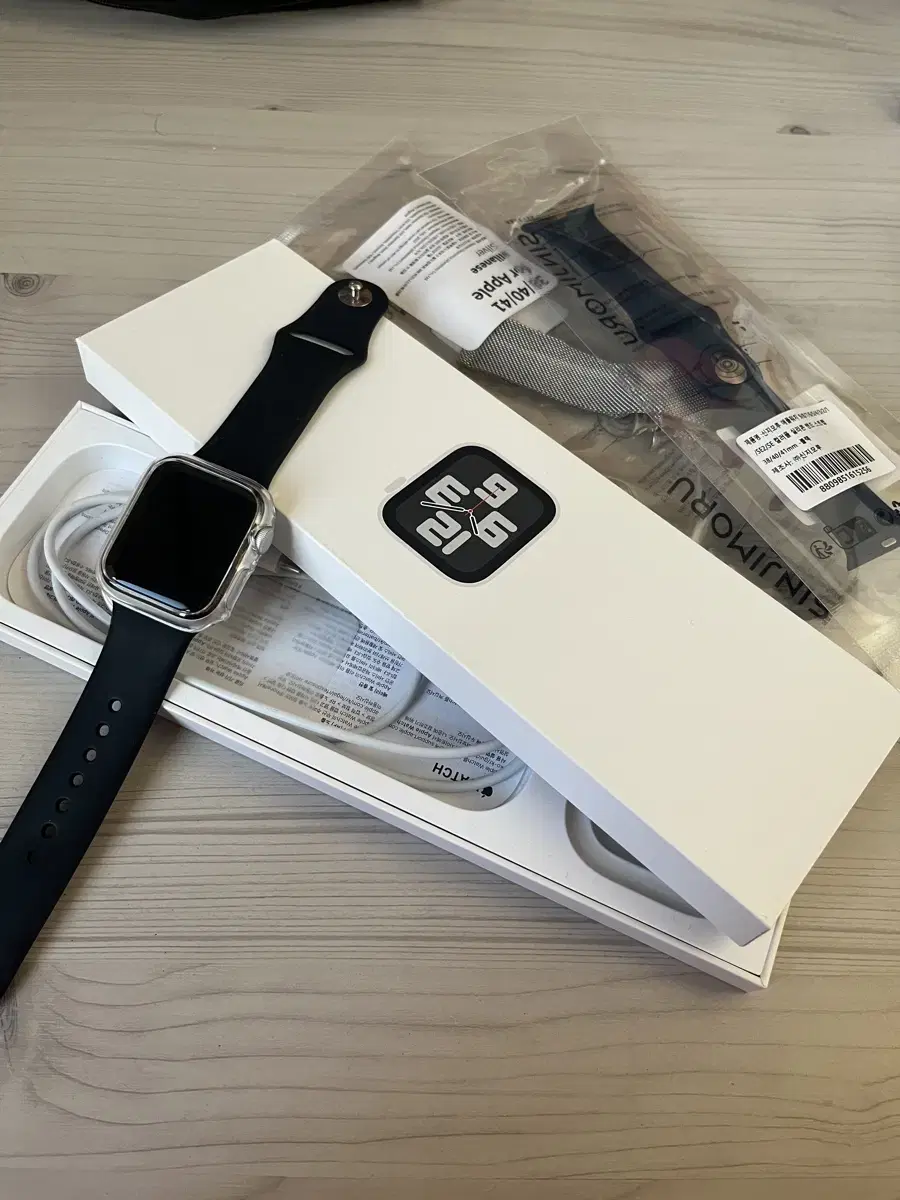 Apple Watch SE 40mm Box Case with Strap