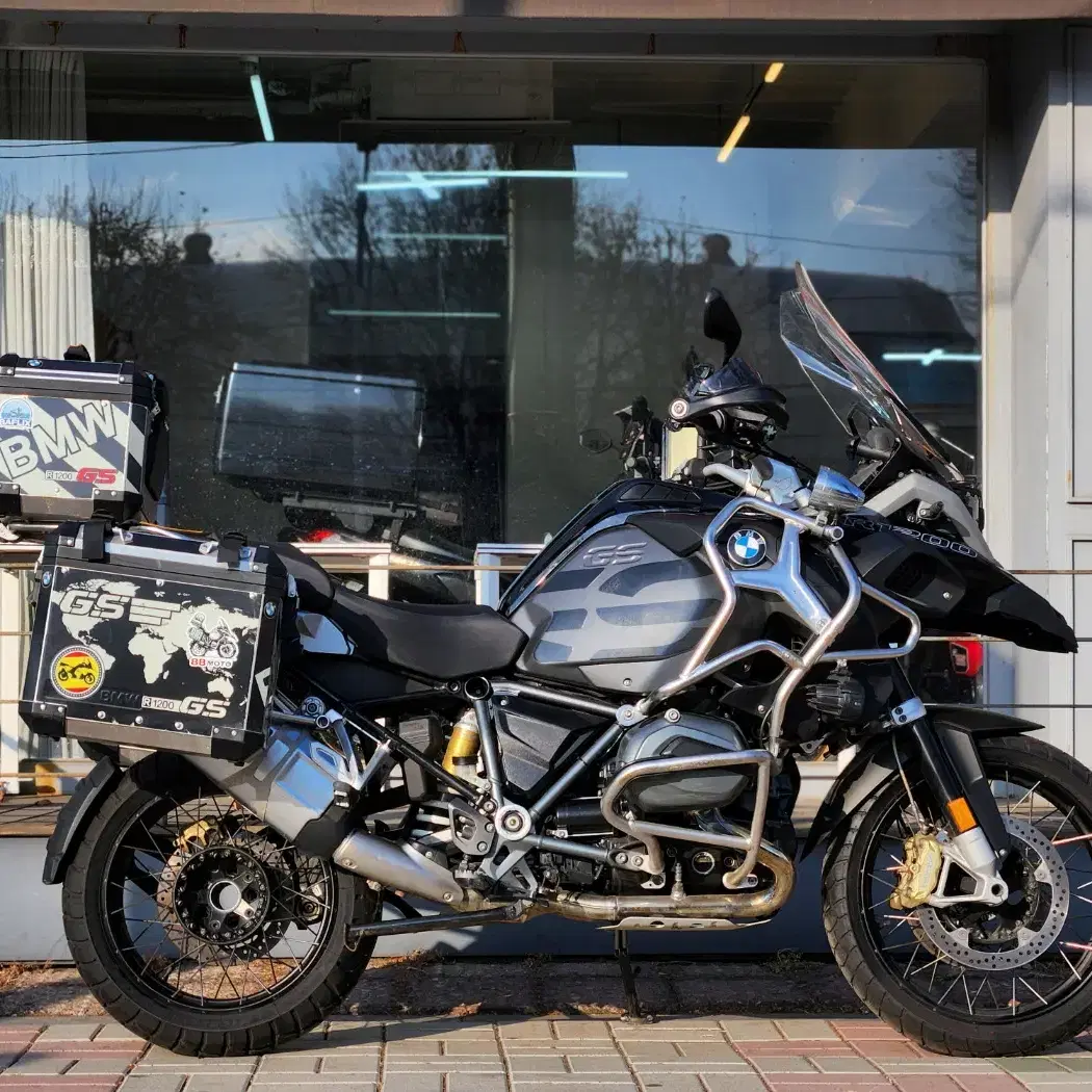 2018년식 BMW R1200GS 어드벤쳐 삼박스 상태좋은차량 입니다.