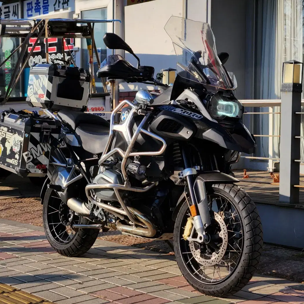 2018년식 BMW R1200GS 어드벤쳐 삼박스 상태좋은차량 입니다.