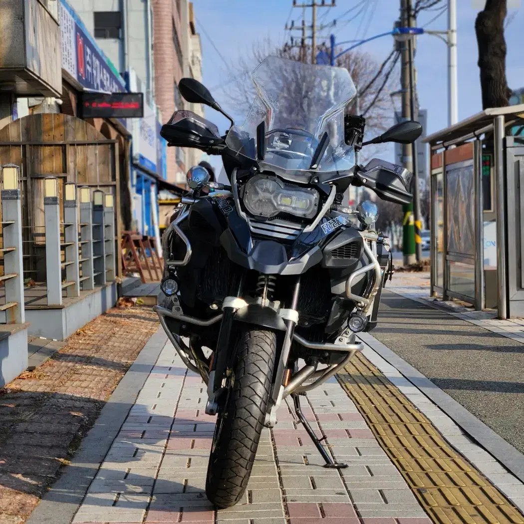 2018년식 BMW R1200GS 어드벤쳐 삼박스 상태좋은차량 입니다.