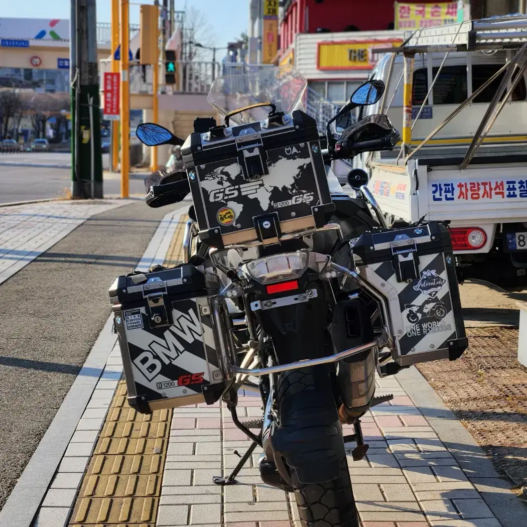 2018년식 BMW R1200GS 어드벤쳐 삼박스 상태좋은차량 입니다.