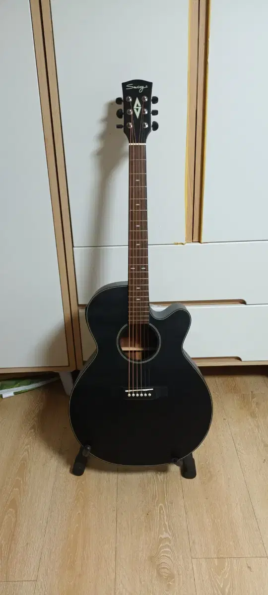 Swinging Acoustic Wholebody Guitar with Pickups