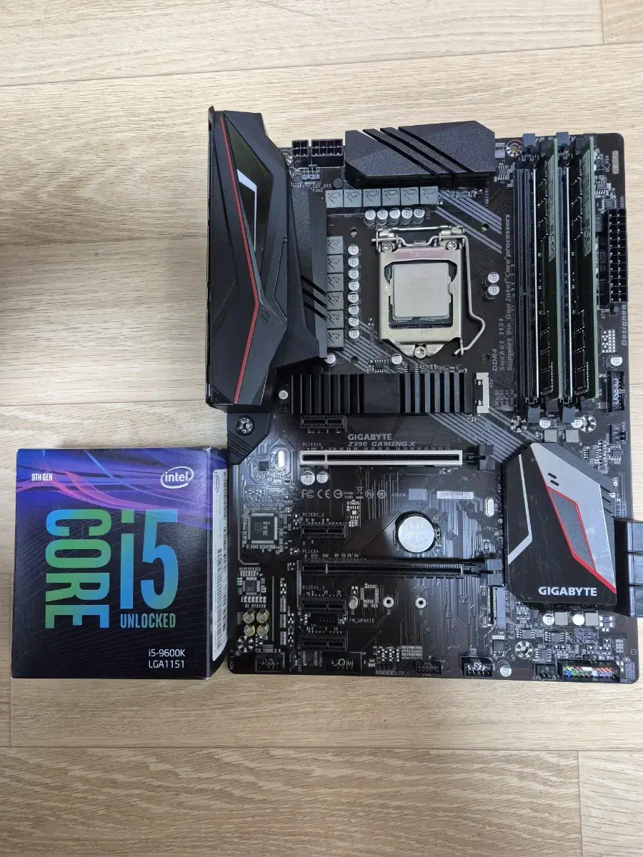 i5 9600k z390 ddr4 16g 세트 팝니다