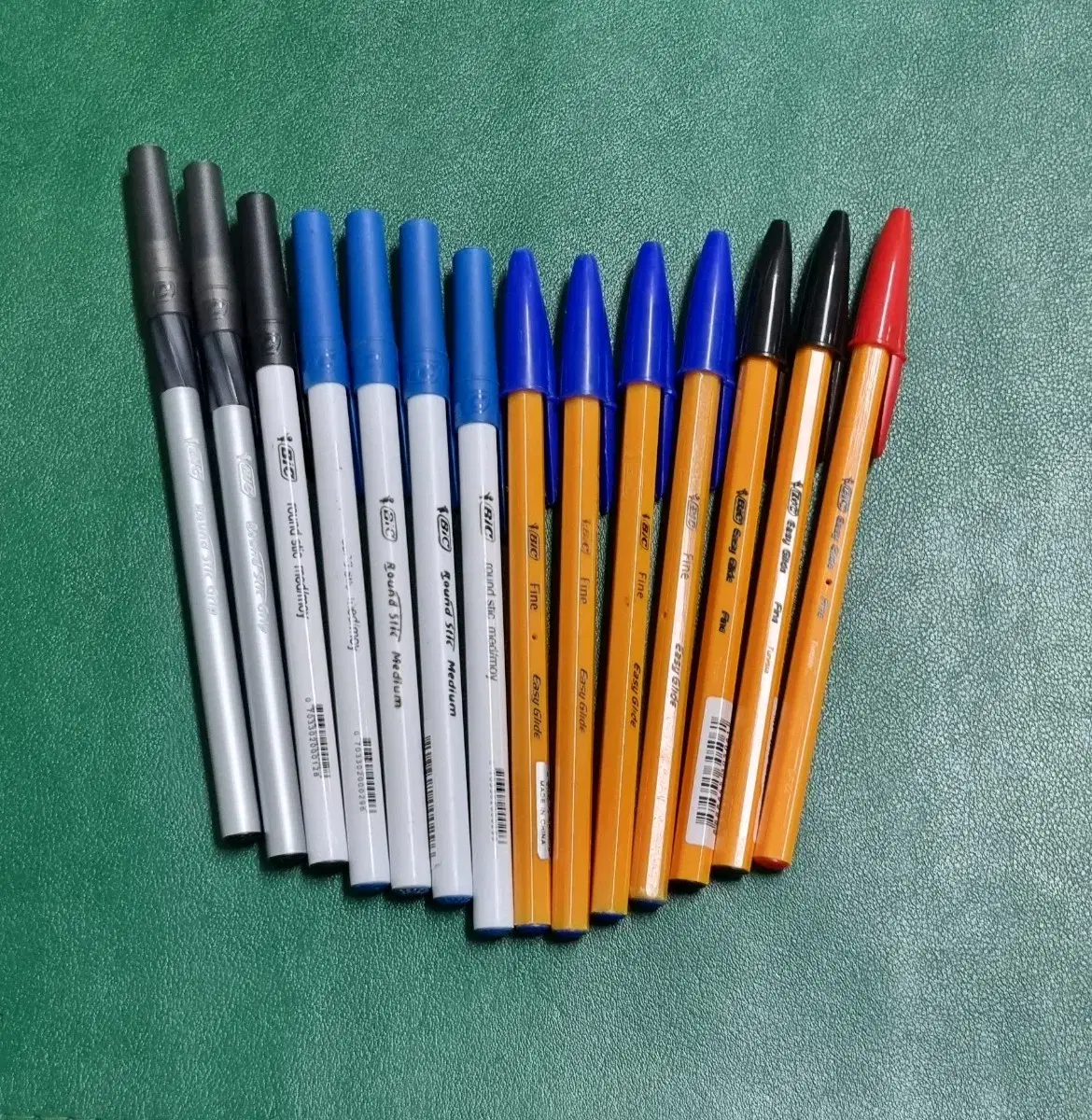 I'm selling a bulk of 14 barely used BIC ballpoint pens.