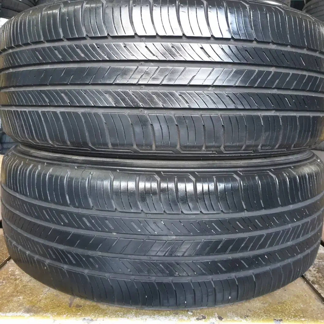 2356018 중고타이어 금호타이어 크루젠HP71 235/60R18 세트