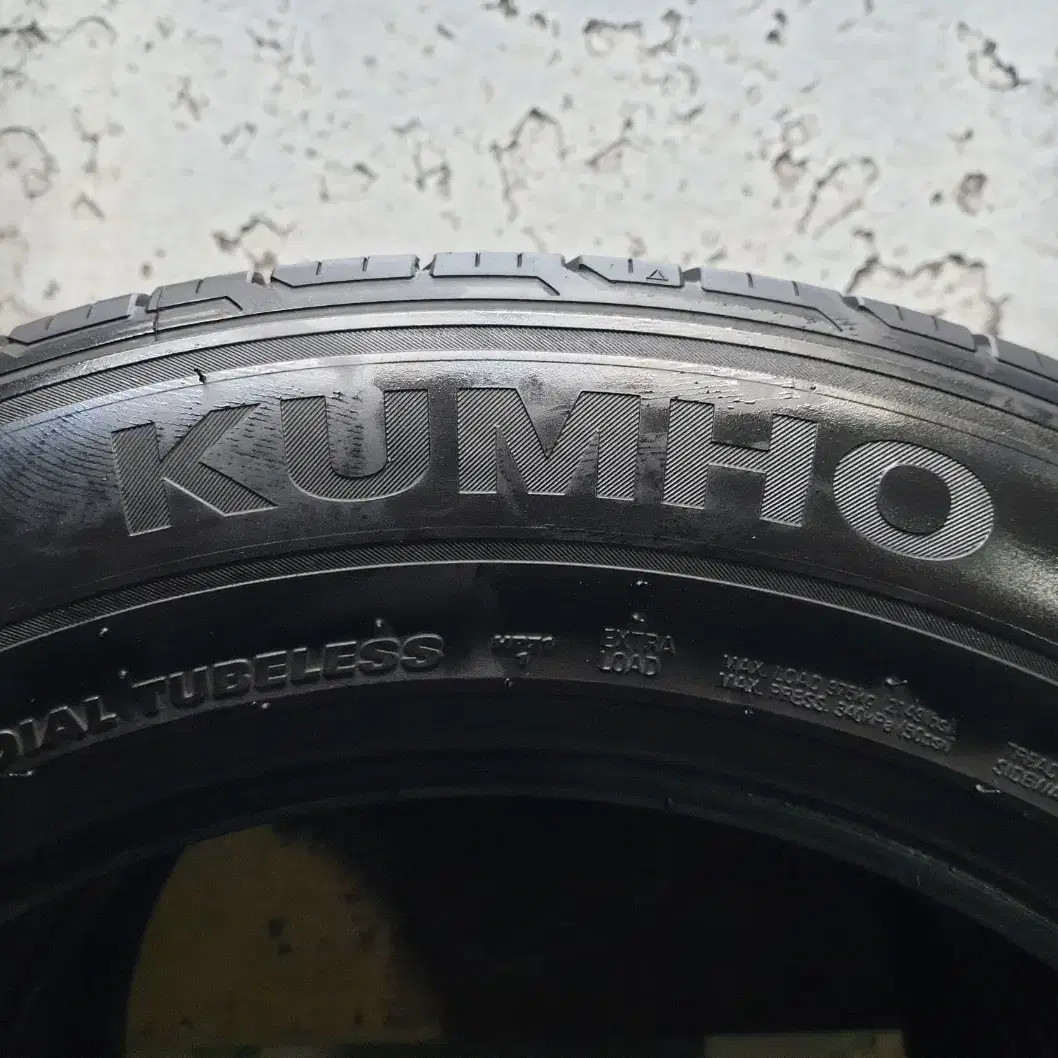 2356018 중고타이어 금호타이어 크루젠HP71 235/60R18 세트