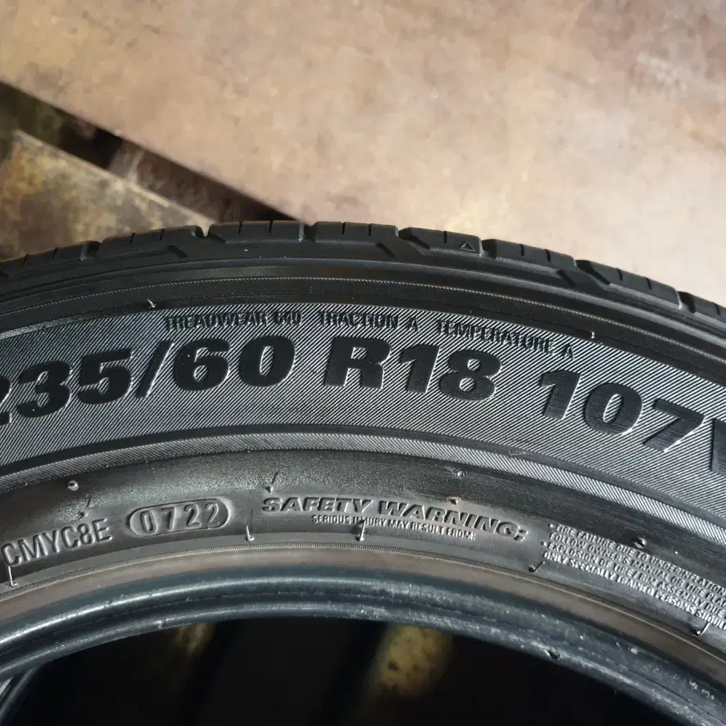 2356018 중고타이어 금호타이어 크루젠HP71 235/60R18 세트